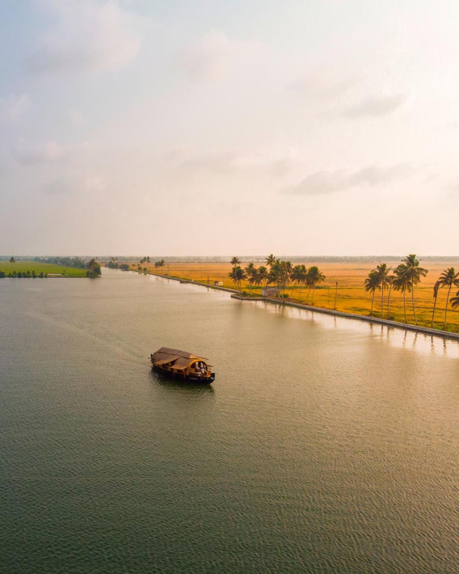 Отель Spice Coast Cruises - Houseboat, A Cgh Earth Experience Alappuzha Экстерьер фото