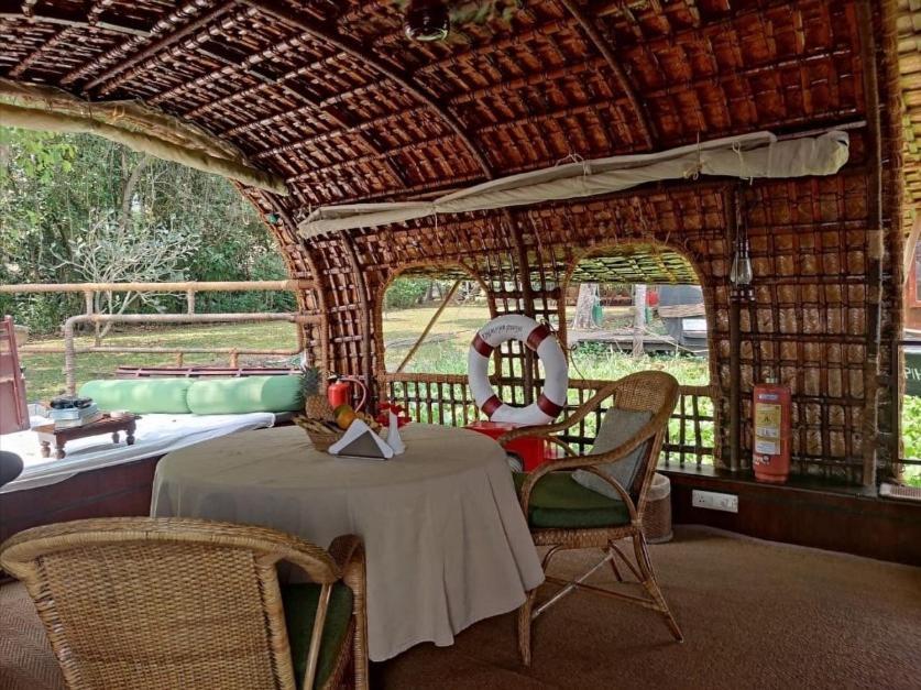 Отель Spice Coast Cruises - Houseboat, A Cgh Earth Experience Alappuzha Экстерьер фото